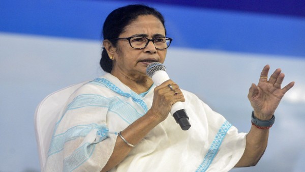 पश्चिम बंगाल की सीएम और तृणमूल कांग्रेस की प्रमुख ममता बनर्जी ने रविवार को ‘मां, माटी, मानुष’ की शक्ति में विश्वास करने के लिए सभी को बधाई दी